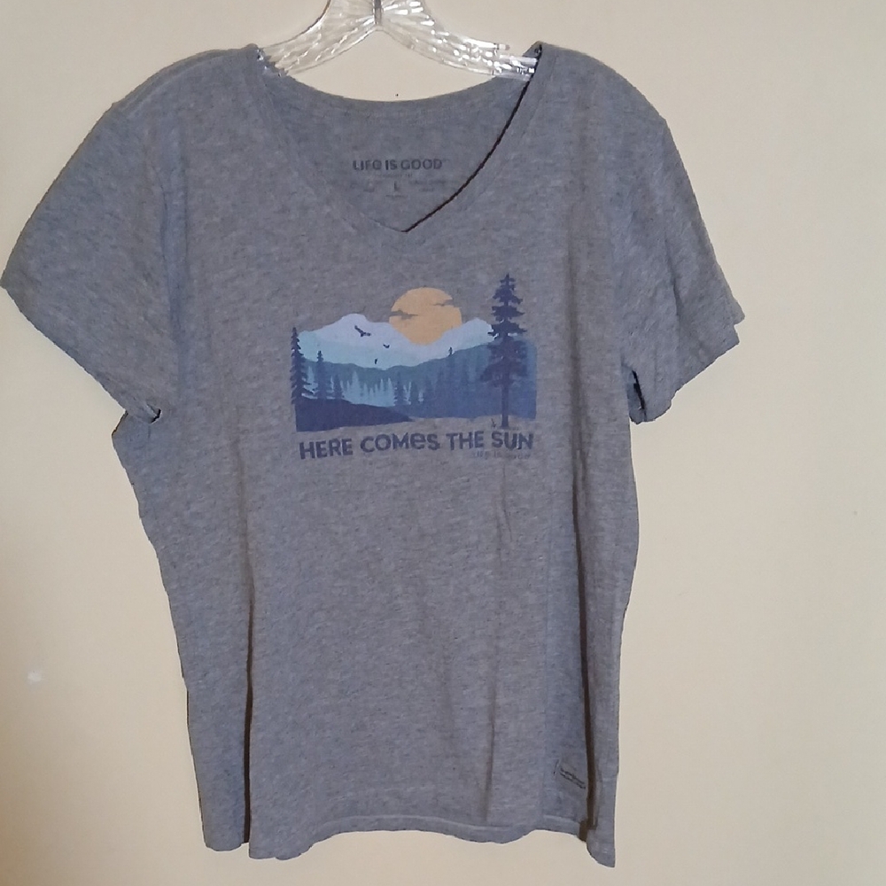 Life Is Good Heather Gray 'Here Comes The Sun' Mountain Graphic Tee